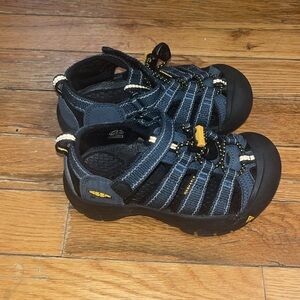 KEEN sandals for children. Used only ONCE ! Sz 10C